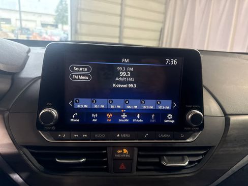 Used 2025 Nissan Altima 2.5 SV FWD image 23