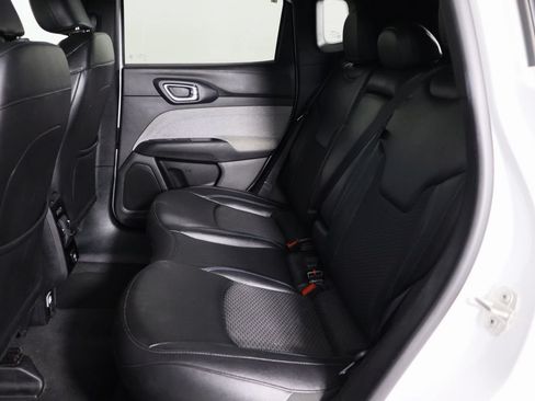 Used 2024 Jeep Compass Latitude AWD/4WD image 16