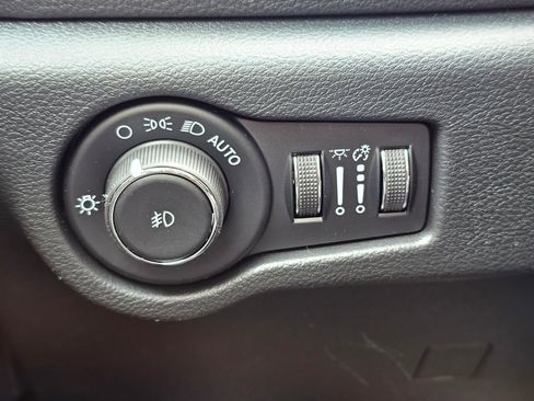 New 2026 Chrysler Pacifica Select FWD image 19