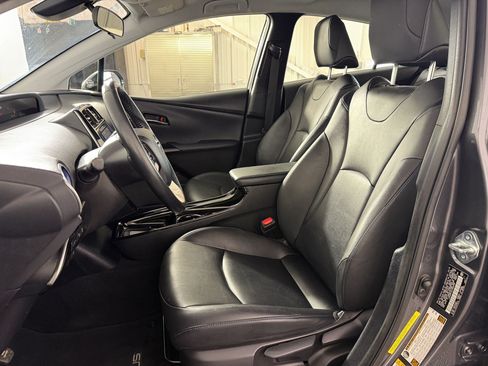 Used 2018 Toyota Prius Three Touring FWD image 5