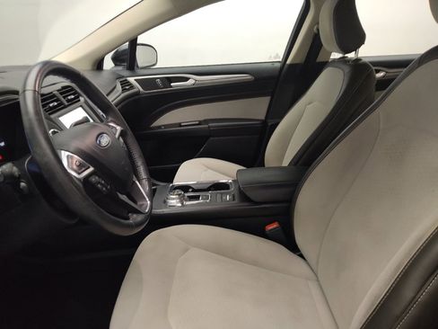 Used 2020 Ford Fusion SE w/ Equipment Group 151A image 17