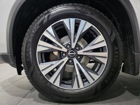 Used 2023 Nissan Rogue SV AWD/4WD image 22