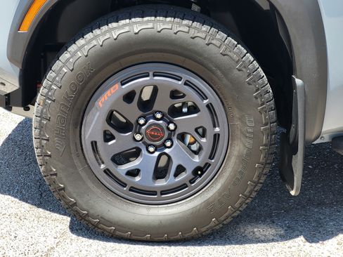 Certified 2025 Nissan Frontier PRO-4X w/ Pro Premium Package AWD/4WD image 5