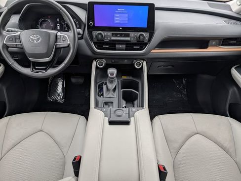 Used 2024 Toyota Grand Highlander Limited image 11