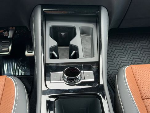 New 2026 Volkswagen Tiguan SEL R-Line AWD/4WD image 17