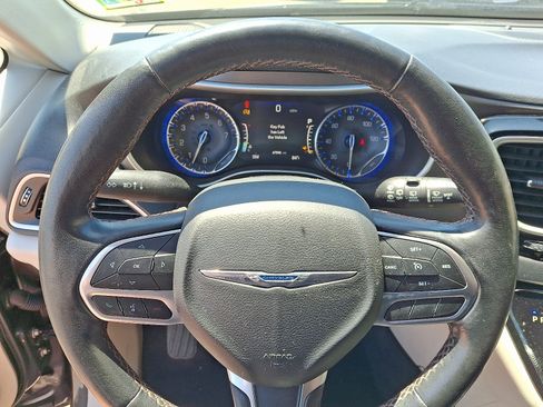 Used 2020 Chrysler Pacifica Touring-L Plus FWD image 21