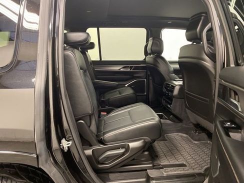 Used 2024 Jeep Wagoneer Series II image 28