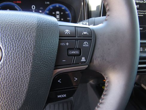 Used 2025 Toyota Camry XLE FWD image 23