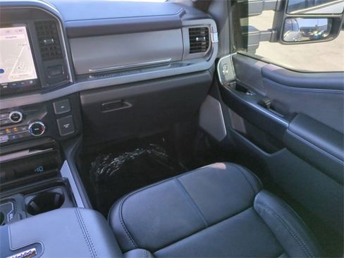 Used 2025 Ford F350 Platinum w/ FX4 Off-Road Package image 19