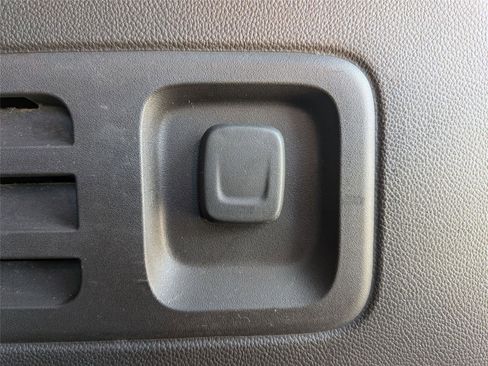 Used 2022 Chevrolet Traverse LT FWD image 28