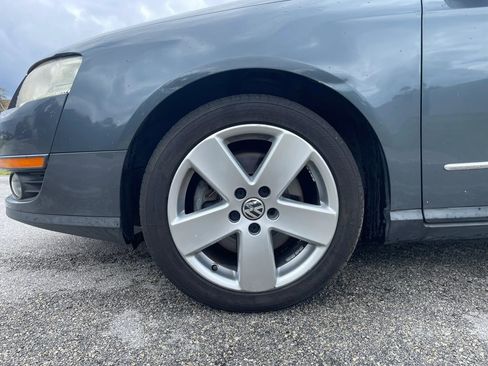 Used 2009 Volkswagen Passat Komfort FWD image 11