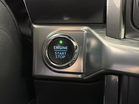 Certified 2021 Ford F150 Lariat w/ Equipment Group 502A High image 24