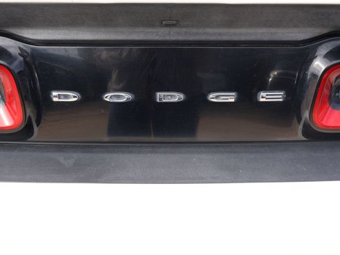 Used 2016 Dodge Challenger SXT RWD image 11