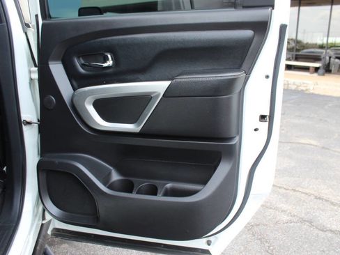 Used 2017 Nissan Titan PRO-4X image 12