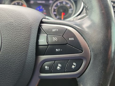 Used 2021 Jeep Cherokee Limited FWD image 20