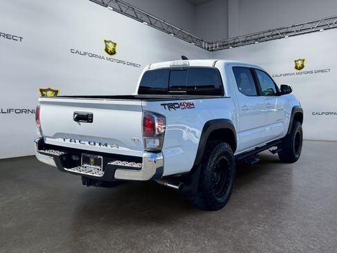 Used 2022 Toyota Tacoma TRD Off-Road AWD/4WD image 5