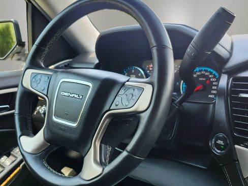 Used 2017 GMC Yukon Denali AWD/4WD image 32