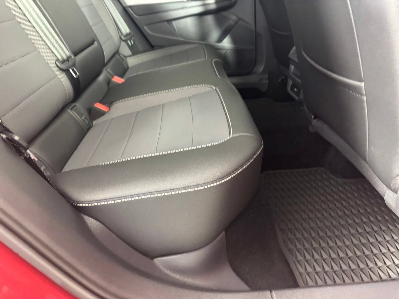 Used 2023 Volkswagen Taos SE w/ Panoramic Sunroof Package FWD image 32