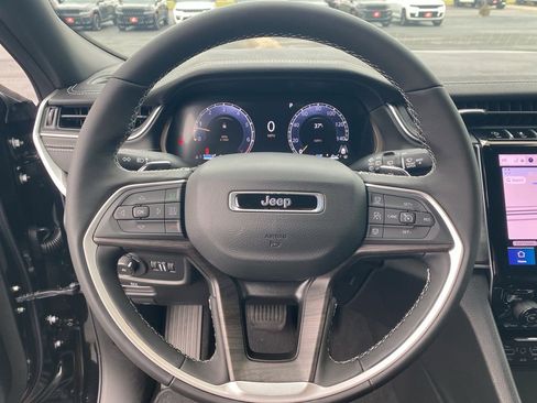 New 2025 Jeep Grand Cherokee Limited w/ Luxury Tech Group II image 16