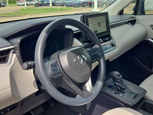 Used 2026 Toyota Corolla Cross L FWD image 16
