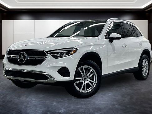 Used 2023 Mercedes-Benz GLC 300 4MATIC image 3