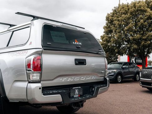Used 2020 Toyota Tacoma TRD Off-Road w/ TRD Premium Off Road Package AWD/4WD image 13