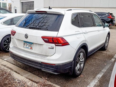 Used 2018 Volkswagen Tiguan SEL Premium image 4