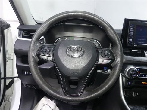 Used 2022 Toyota RAV4 XLE AWD/4WD image 30