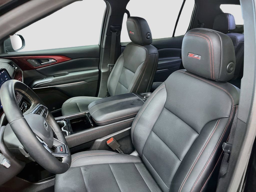Used 2025 Chevrolet Traverse Z71 AWD/4WD image 21