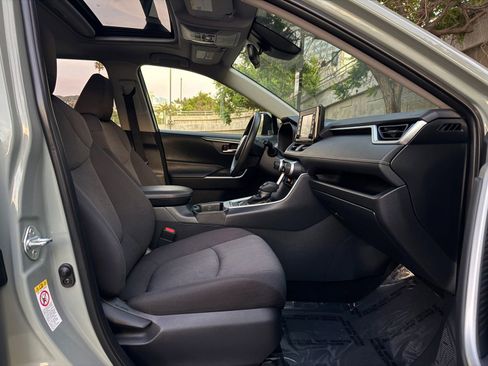 Used 2019 Toyota RAV4 XLE w/ Convenience Package FWD image 44