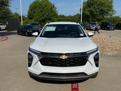 Used 2024 Chevrolet Trax LT FWD image 9