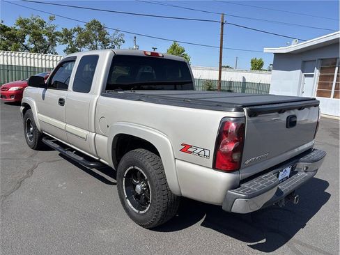 Used 2006 Chevrolet Silverado 1500 LT w/ Onstar Plus Package AWD/4WD image 3
