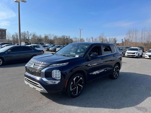 Used 2023 Mitsubishi Outlander SE image 4