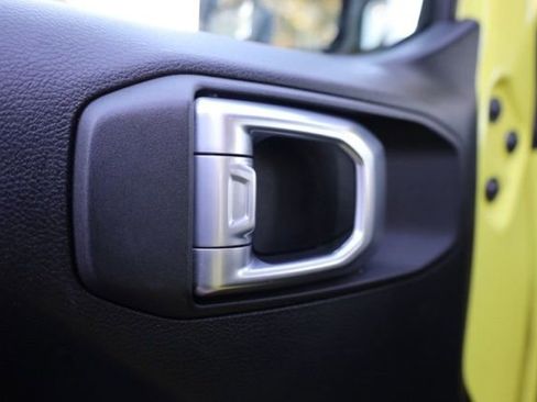 Used 2022 Jeep Wrangler Unlimited Willys image 17