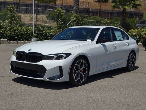 New 2026 BMW 330i Sedan w/ M Sport Package RWD image 3