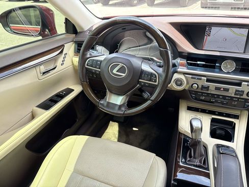Used 2017 Lexus ES 350 w/ Luxury Package FWD image 29