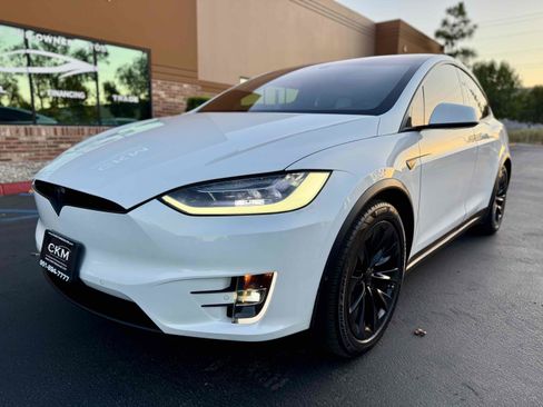 Used 2016 Tesla Model X 90D image 17