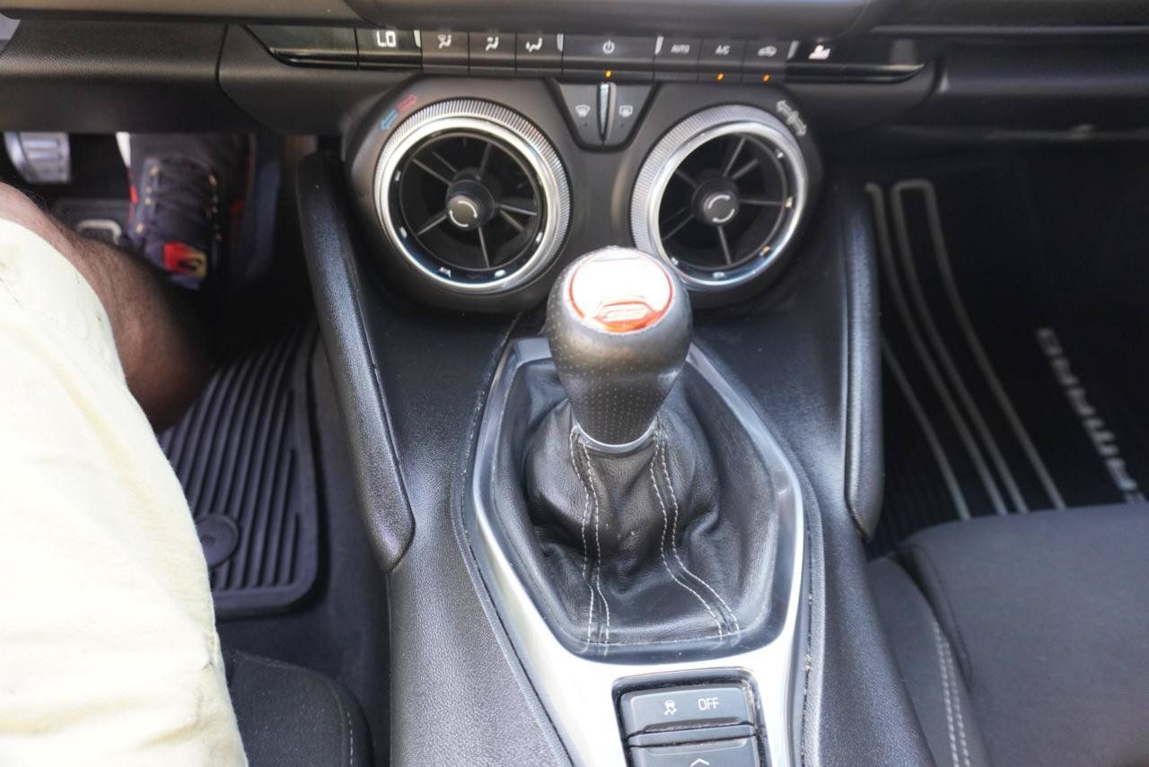 Used 2020 Chevrolet Camaro SS RWD image 31