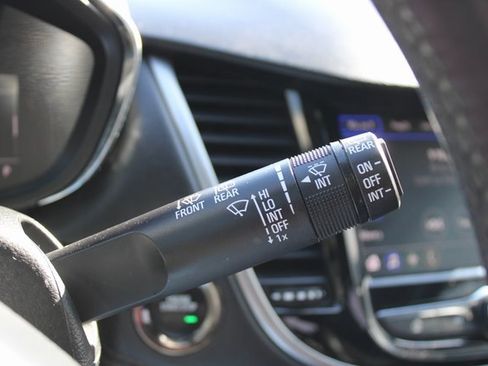 Used 2022 Chevrolet Trax LT w/ LT Convenience Package image 31