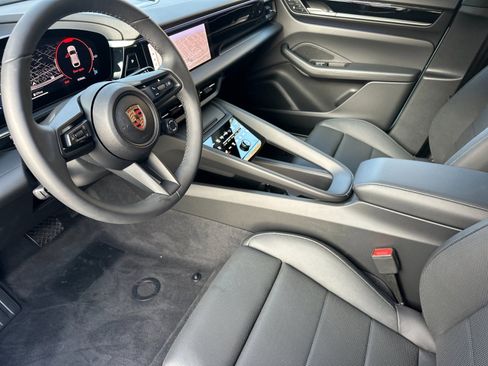 New 2025 Porsche Macan Electric image 4