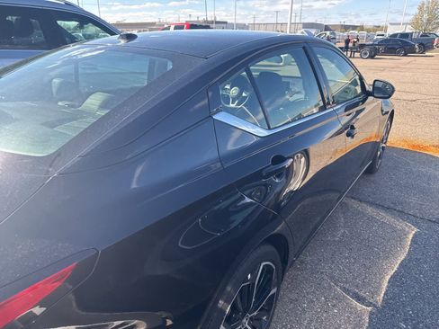 Used 2024 Nissan Altima 2.5 SR FWD image 25