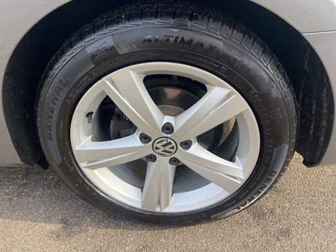 Used 2015 Volkswagen Passat 1.8T Limited Edition image 11