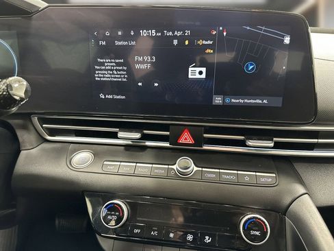 Certified 2024 Hyundai Elantra SEL FWD image 18