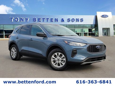 Used 2023 Ford Escape Active image 1