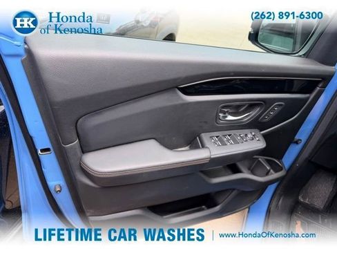 Used 2025 Honda Pilot TrailSport image 8