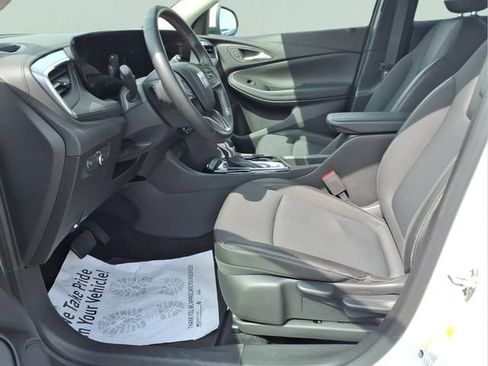 Used 2025 Buick Encore GX Preferred FWD image 19