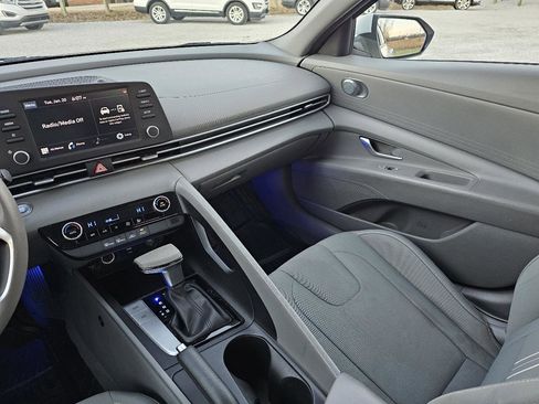 Used 2022 Hyundai Elantra SEL image 37