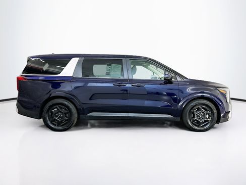 Used 2026 Kia Carnival FWD image 10