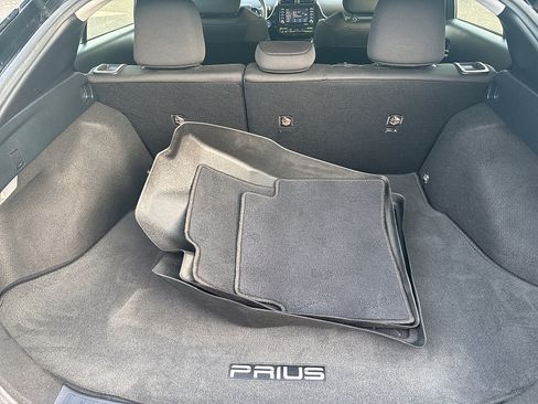 Used 2021 Toyota Prius LE w/ Carpet Mat Package (TMS) FWD image 31
