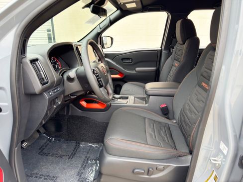 Used 2026 Nissan Frontier Pro-X w/ Pro-X Convenience Package RWD image 16
